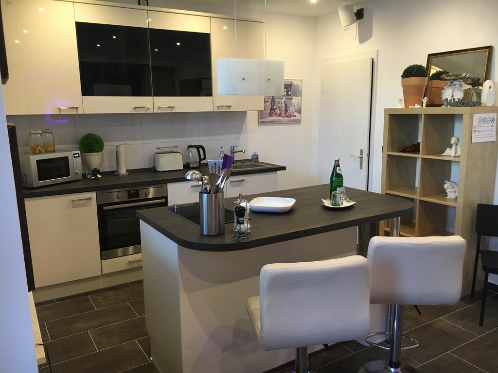 Messe Ferienwohnung Duesseldorf Oberkassel Exteriör bild